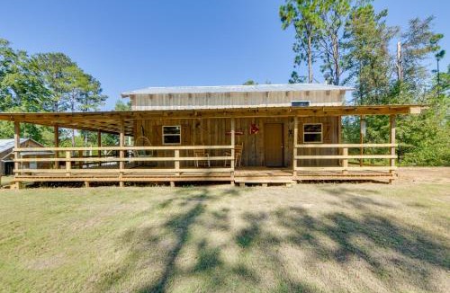 Abbeville House | Lake Eufaula Access Cozy Wood Cabin with Yard!