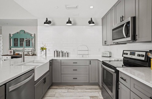Fort Myers House | Lake Front, Free Amenities Heated Pool, Spa, Kayaks, Bikes, Fishing gear & More