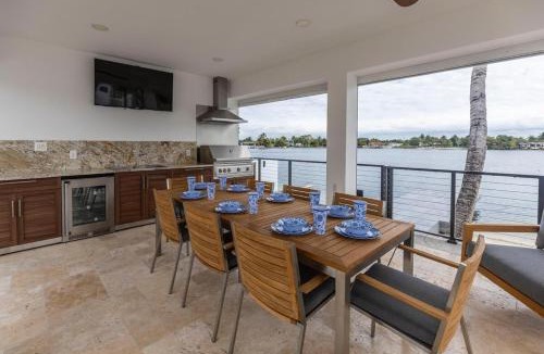 Hialeah Villa | Lake House Oasis heated pool and amazing views!
