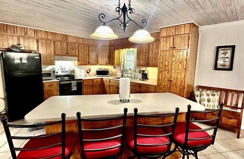 Russellville House | Lake House on Cedar Creek Lake - Hoot Hoot Holler Hideaway