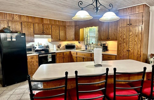 Russellville House | Lake House on Cedar Creek Lake - Hoot Hoot Holler Hideaway
