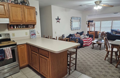 Florahome House | Lake Therapy at George's Lake: 2BR with Private Beach & Boat House!