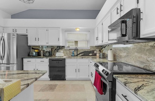 Mira Mesa House | Lake-View ELEGANT 3 bedroom/2 bath home centrally in The Villages +Golf Cart
