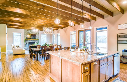Double Springs House | Lakefront 4BR Retreat | Dock Access,Kayak &Firepit