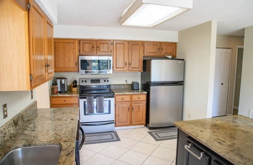 Southside House | Lakefront Cozy Executive family Home 3 bd/2 ba/2 car garage