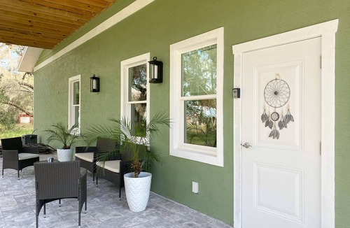 Glenwood House | Lakefront efficiency 3 min from Deleon Springs State Park