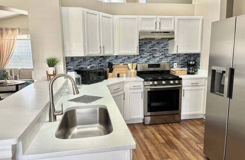 Crescent Lakes House | Lakefront Family Retreat with Private Heated Pool – Near Disney – Sleeps 8