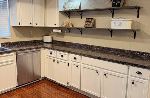 The Lakes House | Lakefront Getaway - Coffee Bar + Screened Lanai
