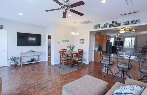 Guntersville House | Lakefront home- 3 slip boathouse-Large yard