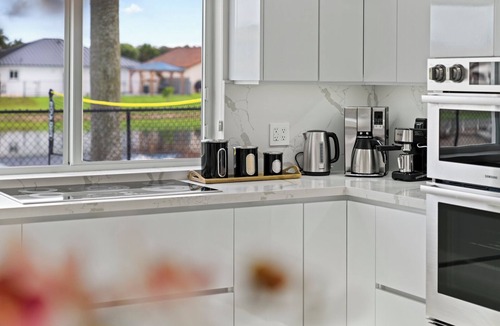Ludlam House | Lakefront Lux Home Pool Spa BBQ Games & Fun