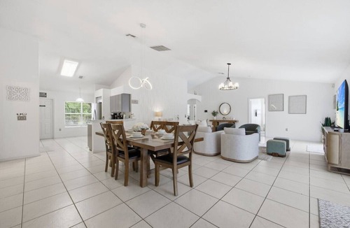 Thousand Oaks House | Lakefront Pool Home | Disney | 16+ Guests | Spa