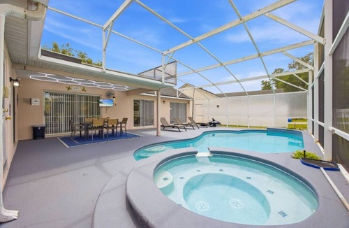 Thousand Oaks House | Lakefront Pool Home | Disney | 16+ Guests | Spa