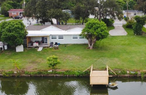 Lakeland House | Lakefront - Private Fishing Dock - Ample Parking