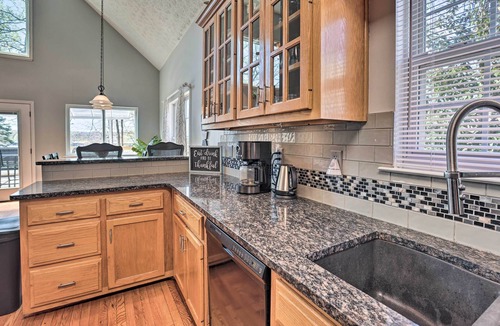 Wedowee House | Lakefront Wedowee Home w/Private Dock & Hot Tub!