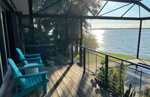 Tarpon Springs House | LAKEHOUSE RETREAT, a lakefront villa with pool & hot tub close to beaches