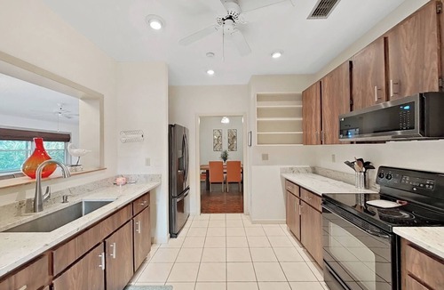 Greater Northdale House | LAKESHORE RETREAT