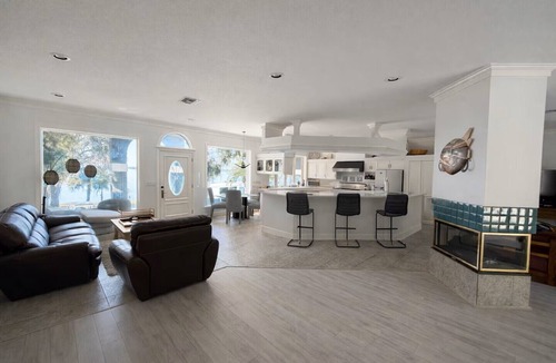 Clermont House | -Lakeshore Sunset Home with Heated Pool & Beachfront-