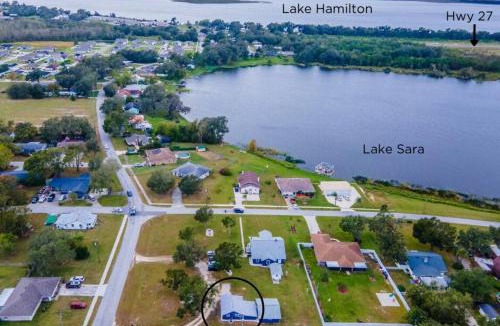 Lake Hamilton House | Lakeside Escape|2BR Cozy Lux Cottage|Near Disney
