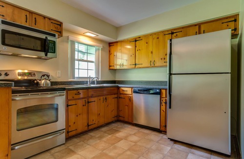 College Park House | Lakeside Home in a Great Neighborhood. Easy walk to Shops and Dining