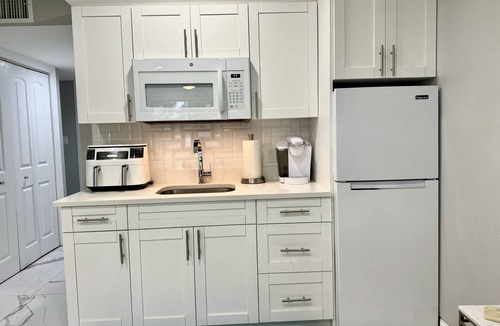 Wesley Chapel Condo | Lakeside Luxury Studio in Golf Resort: Tranquil Views, Comfortable Amenities, Prime Location