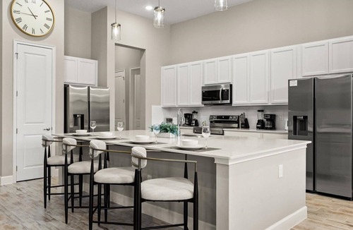 Kissimmee House | Lakeside Villa with Pool, Cinema & Games Room