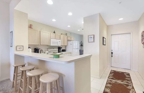 Tropical Cove Condo | Lakeview Haven at Lexington CC Lake Village
