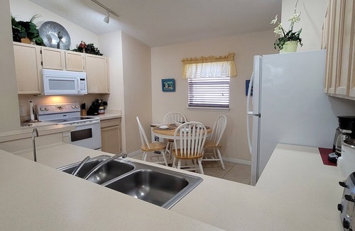 Silver Creek House | Lakeview Vacation Pool-home near the mouse house