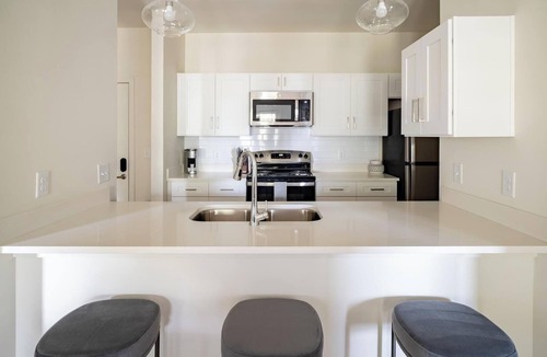 Bellview Apartment | Landing | Amazing 2BD, Gym, Pool