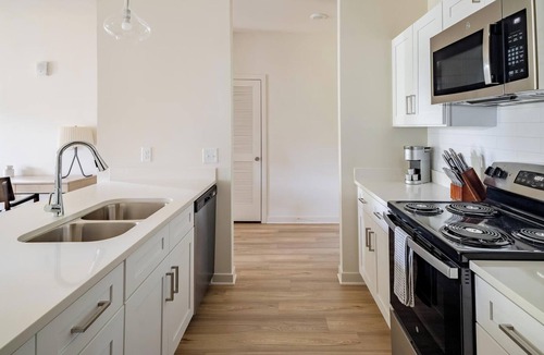 Bellview Apartment | Landing | Amazing 2BD, Gym, Pool