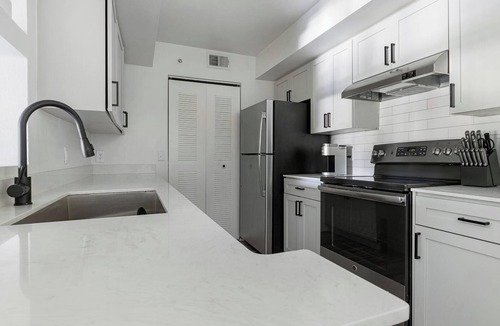 Fruitville Apartment | Landing | Amazing 2BD, Clubhouse, Gym