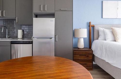 Golden Gate Apartment | Landing Amazing Studio Courtyard Yoga Studio