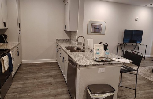 Newberry Apartment | Landing | Beautiful 1BD, Pool, Gym