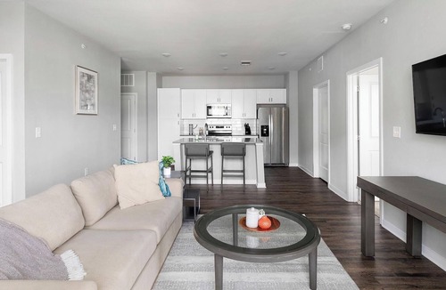 Madison Apartment | Landing | Beautiful 2BD, Pool, Gym