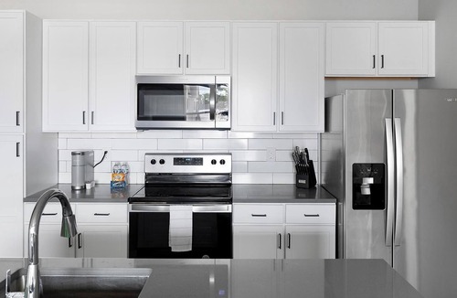 Madison Apartment | Landing | Beautiful 2BD, Pool, Gym
