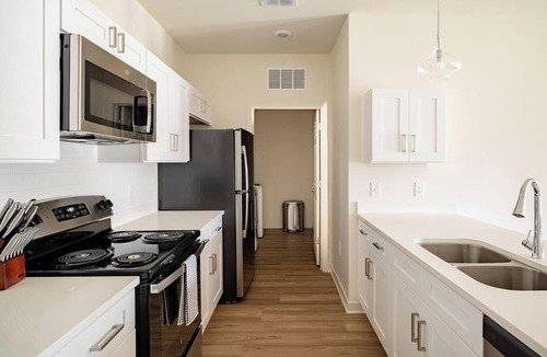 Bellview Apartment | Landing | Beautiful 2BD, Pool, Gym