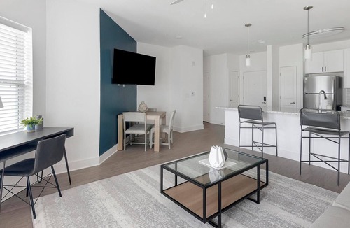 Athens Apartment | Landing | Incredible 1BD, Gym, Pool
