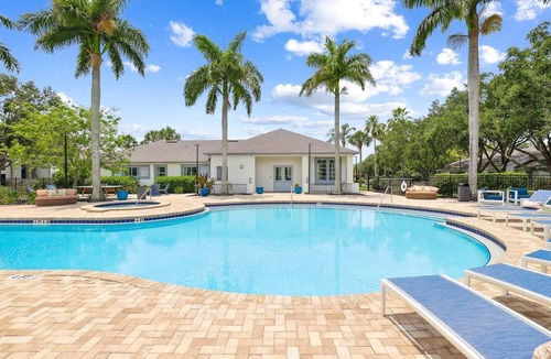 Fruitville Apartment | Landing | Incredible 2BD, Clubhouse, Gym