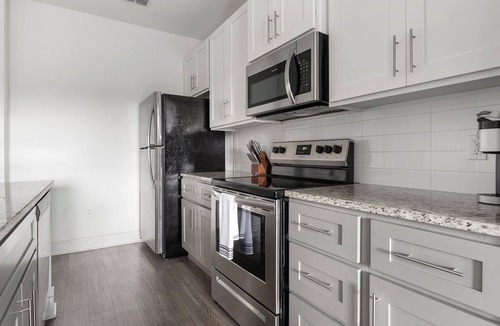 Venice Apartment | Landing | Modern 1BD, Clubhouse, Pool