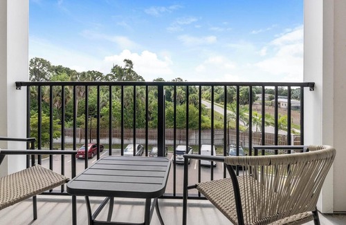 Venice Apartment | Landing | Modern 1BD, Clubhouse, Pool