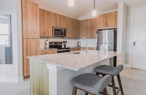 Interchange Square Apartment | Landing | Modern 2BD, Clubhouse, Gym