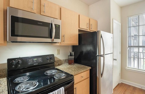 New Pathways Apartment | Landing | Modern 2BD, Pool, Gym