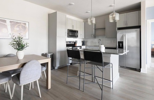 St. Johns Apartment | Landing | Modern 2BD, Gym