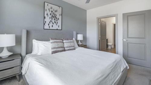 Crestline Heights Apartment | Landing Modern Apartment with Amazing Amenities (ID3573X90)