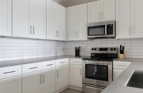 Sun City Center Apartment | Landing | Modern 2BD, Gym