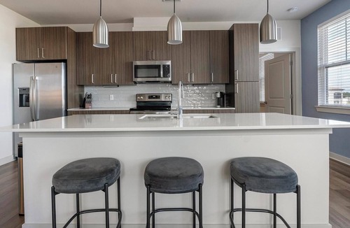 Biggar Apartment | Landing | Spectacular 2BD, Clubhouse, Gym