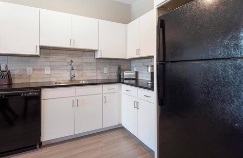 Pinch District Apartment | Landing | Stunning 1BD, Pool, Gym