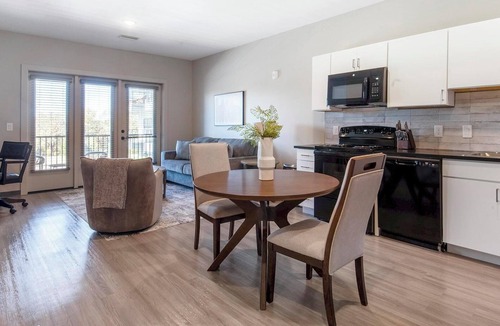 Pinch District Apartment | Landing | Stunning 1BD, Pool, Gym