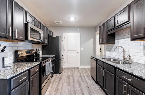 Cocoa Apartment | Landing | Stunning 2BD, Clubhouse, Gym