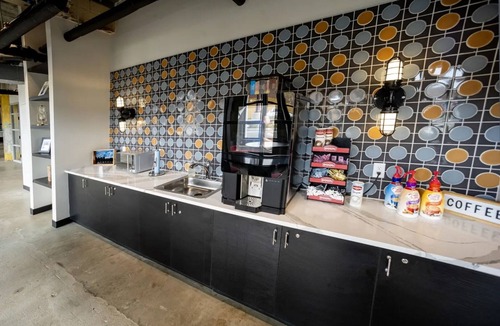 Uptown Apartment | Landing | Stunning 2BD in Uptown