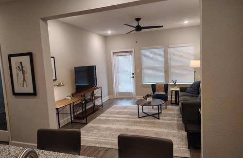 Newberry Apartment | Landing | Stunning 2BD, Pool, Gym